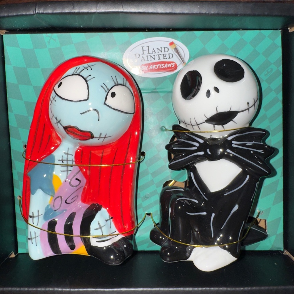 Cute 🥰 Nightmare Before Christmas Jack & Sally Salt & Pepper Shakers Disney NEW